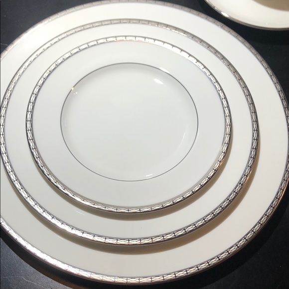 Noritake 5piece Setting. Cascade platinum pattern - Picture 4 of 7